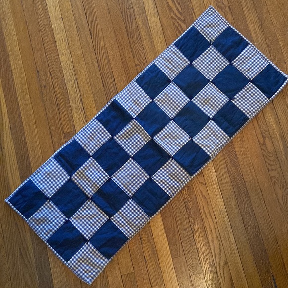 Checkered Table Runner - Picture 2 of 8